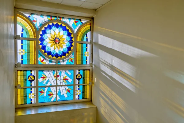 Postane binasında vitray pencere. Yoshkar-Ola.