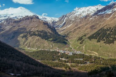 Terskol. Elbrus bölgesi. Cheget Dağı'ndan görünüm.