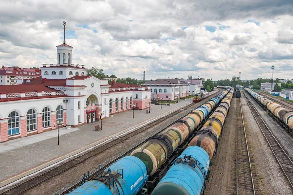 Yoshkar-Ola Tren İstasyonu. Yakıt ve yağlama maddeleri ile tankların bileşimi.