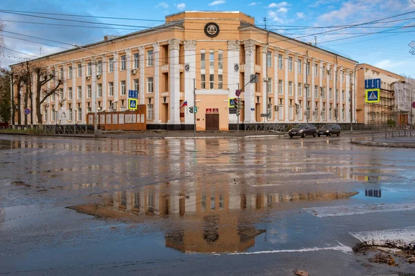 Будівля Міністерства Внутрішніх Справ Республіки Марі Йошкар Олі Кремлевська Вулиця — стокове фото