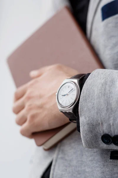 Mão de homem de negócios com fecho de relógio — Fotografia de Stock