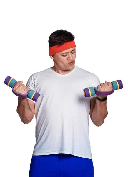 Hombre gordo haciendo ejercicio con pesas y mirando a la cámara aislada en blanco —  Fotos de Stock