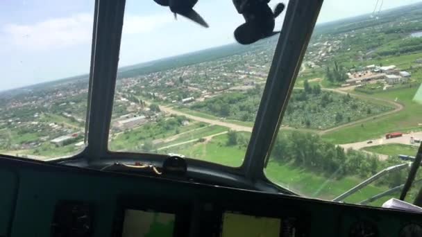 Vue depuis l\'intérieur du poste de pilotage hélicoptère de prairies ... Vue depuis l\'intérieur du poste de pilotage hélicoptère de prairies ...