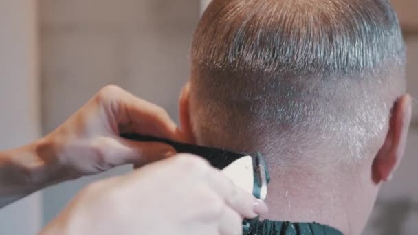 cutting male hair with scissors