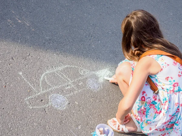 Girl Paints Chalk Asphalt — Stock Photo, Image