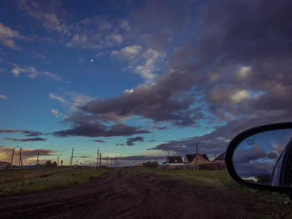 Kaunis Auringonlasku Näkymä Autoon — kuvapankkivalokuva