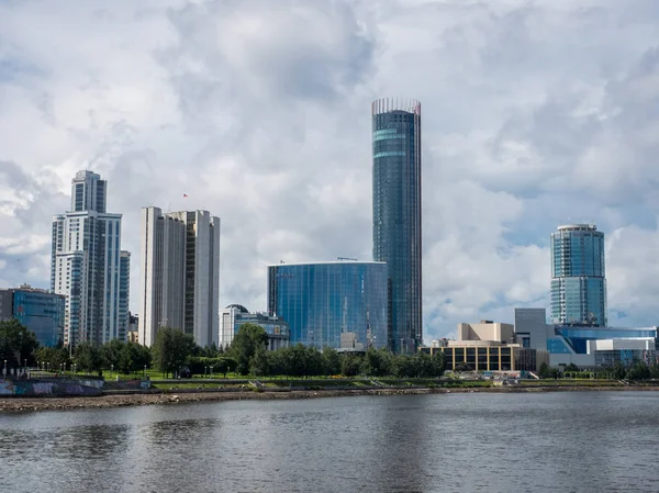 Chelyabinsk Rusia Julio 2017 Ekaterimburgo Ciudad Con Edificios Gobierno Regional —  Fotos de Stock