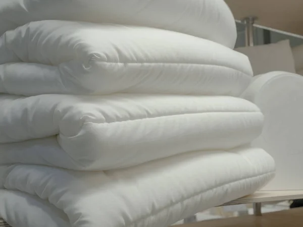 Άσπρη Μαλακή Κουβέρτα Κουβέρτα Ζεστή Χνούδι Ινές Από Πολυεστέρα — Φωτογραφία Αρχείου