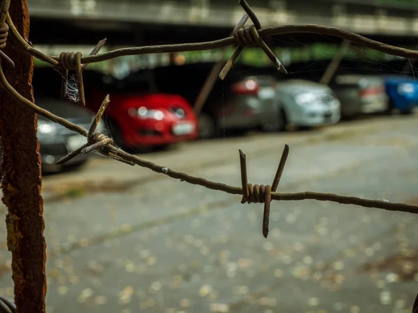 Cerca Alambre Púas Multa Estacionamiento Detención Coches — Foto de Stock