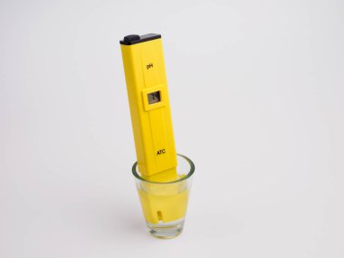 Kabı cam, kimya ekipman elektronik ph metre. Hydroponic çiftliğindeki su ph ölçme.
