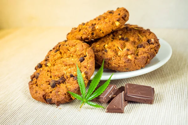 Délicieux Biscuits Maison Aux Pépites Chocolat Avec Cannabis Cbd Garniture — Photo