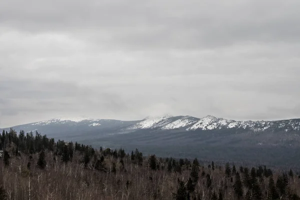 Montanhas Cobertas Neve Poderosa Inverno Parque Natural Taganay Gama Montanhas — Fotografia de Stock