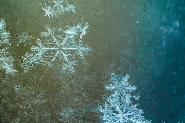 雪纹理碎片雪花特写 水晶般清澈的冰 宏照片 浅景深 圣诞节背景的布局 圣诞节主题 — 图库照片