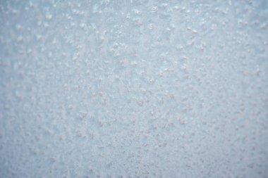 Penceresinde frost tarafından yapılan desenler. Soğuk kış arka plan fotoğraf