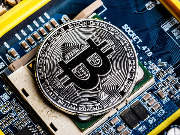 Bitcoins Plata Placa Circuito Concepto Minería Criptomoneda — Foto de Stock