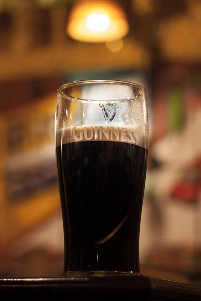 Tsjeljabinsk Juli 2017 Guinness Glas Aan Bar Beroemdste Donker Bier — Stockfoto