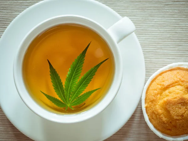 Reggeli Édes Sütiket Tea Marihuána Kannabisz Levél Főzik Növényi Főzet — Stock Fotó