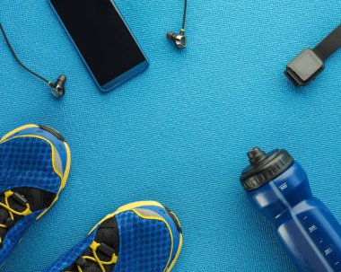 Kavram sağlıklı yaşam, spor ve diyet. Üstten görünüm, metin alanı. Atlet ayarlandı. Düz yatıyordu kompozisyon. Spor unisex, erkek ve kadın fitness.