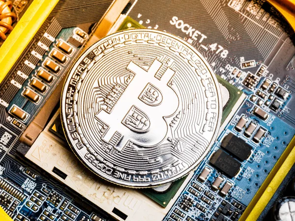 Bitcoins Plata Placa Circuito Concepto Minería Criptomoneda — Foto de Stock