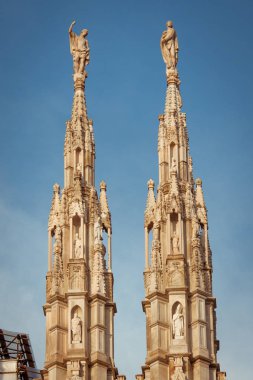 Gotik mimari parça Milan Katedrali (Duomo di Milano, 1386), İsa'nın Doğuşu (Santa Maria Nascente) St Mary için adanmış. Milano, İtalya.