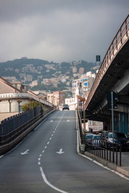 Yol yapım aşamasında. Çevre yolu, üst geçit ve kavşak