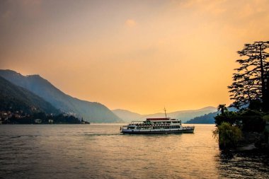 Como Gölü üzerinde gemi. Alpler, İtalya, Lombardi, Europe.