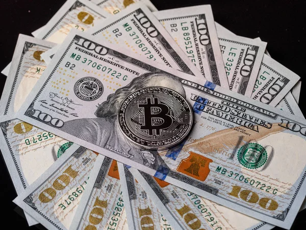 Фон Крипто Bitcoin Доларів Символічний Монети Bitcoins Банкноти Ста Доларів — стокове фото