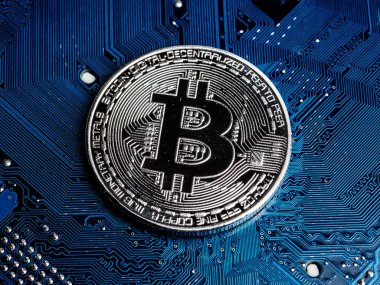 Bitcoin Madenciliği Kavramı. Fiziksel biraz para. Dijital para birimi. 