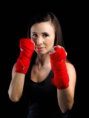 Avrupa kız siyah bir arka planda spor için gider. Kırmızı bant