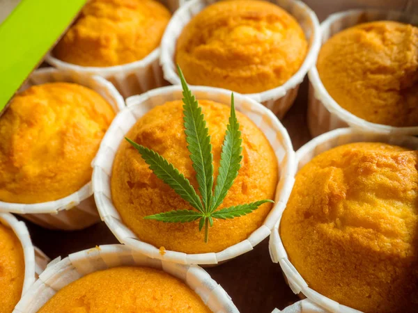 Delicious homemade baked cinnamon muffins with marijuana leaf ga — Stock Photo, Image