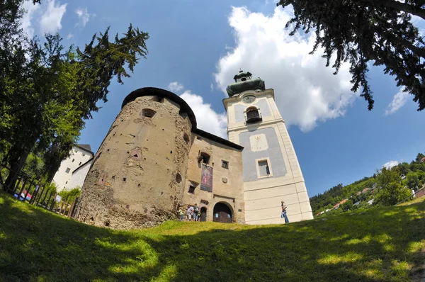 历史老城堡-飞鸟 zamok 在班斯卡-Stiavnica — 图库照片