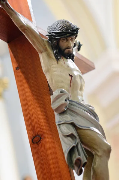 Jésus crucifié Christ sur une croix de bois — Photo