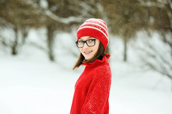 Adorable kid girl in winter — Stock Photo, Image