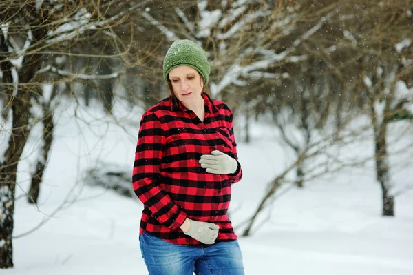 Lycklig gravid kvinna — Stockfoto