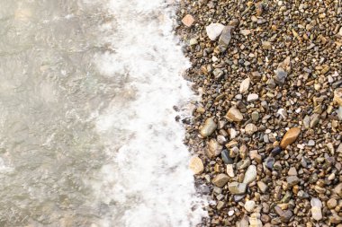 Beach taş arka plan ile deniz