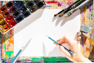 El ile kalem kağıt üzerine çizim. Sanat kavramı