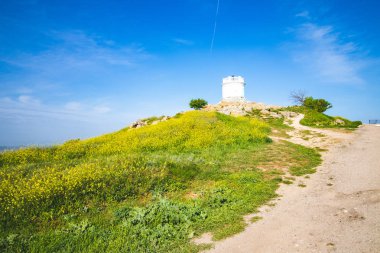 Tepeye, yolun götürdüğü yere..