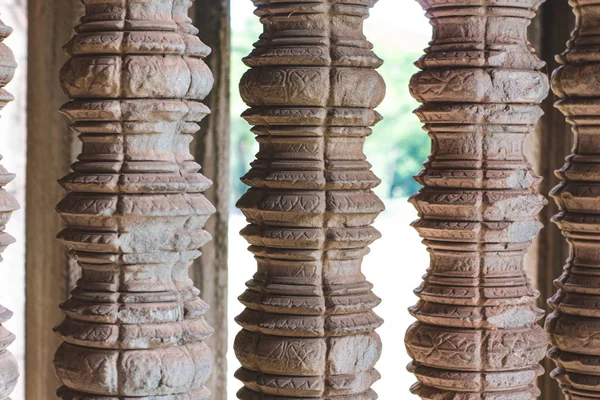 Kolumny w ścianach Angkor Wat — Zdjęcie stockowe