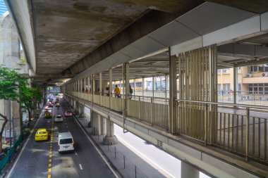 Bangkok, Tayland - 25 Ekim 2018: Kalabalık insanlar gökyüzünde Bangkok, Tayland.