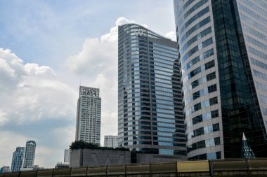 Bangkok, Tayland-25 Ekim 2018: Sathorn Bangkok şehir merkezinde iş ofis binası.