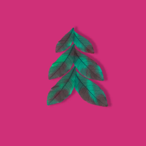 Albero Natale Colorato Sfondo Rosa Auguri Stagione Concetto Capodanno Minimo — Foto Stock