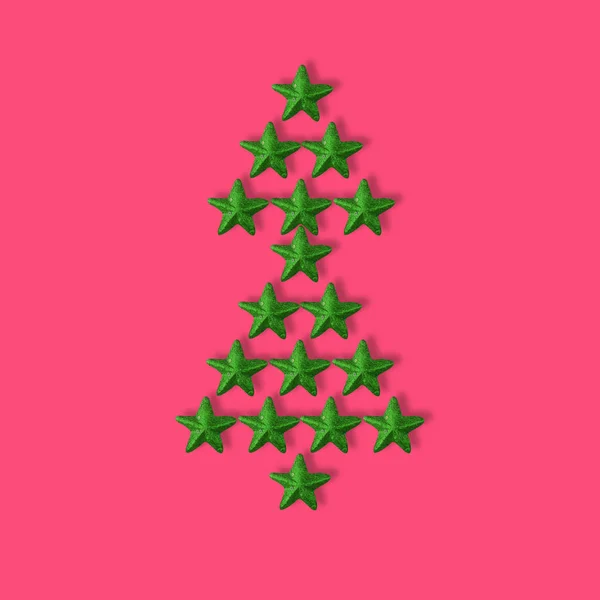 圣诞树由绿色闪闪发光的星星 季节问候 最小的新年概念 — 图库照片