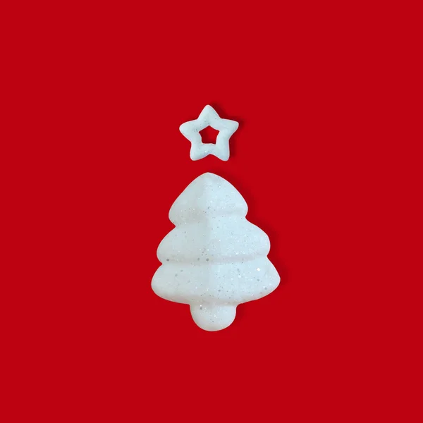 Árbol Navidad Brillo Blanco Sobre Fondo Rojo Seasons Greeting Concepto — Foto de Stock