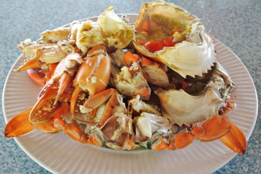 Buharda pişmiş yengeç ve Yengeç'in spawn, deniz ürünleri Tay tarzında.