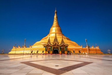 Başkent Nayphidaw, Myanmar Uppatasanti Pagoda. Shwedagon pagoda kopyası