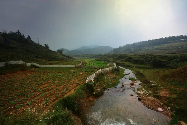 Beautiful Landscape Green Field Mountains Cloudy Sky Vietnam — Stock Photo, Image
