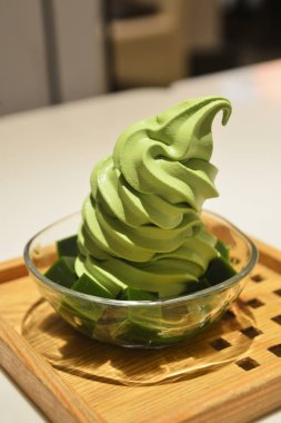 Matcha dondurma yumuşak hizmet cam