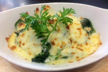 peynir beyaz kase pişmiş ıspanak