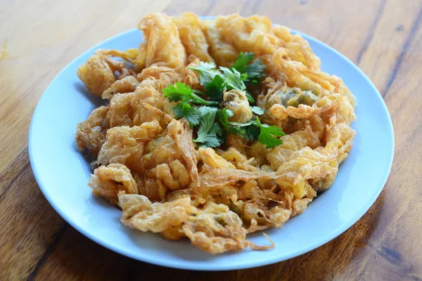 Omeleta s thajským stylem, rychlá a jednoduchá nabídka, slavná pouliční strava th — Stock fotografie