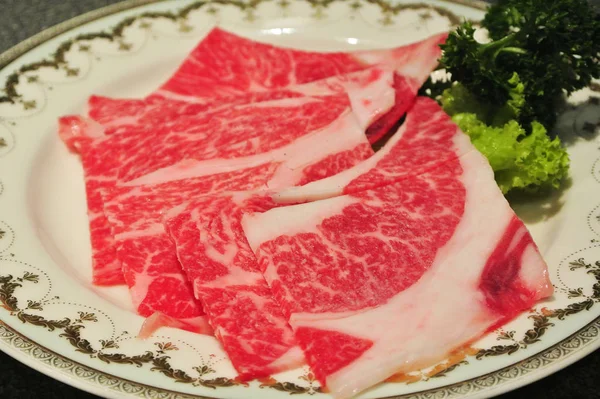 Wagyu beef with garlic,salt and pepper/Wagyu beef,  Japanese bee — Stock Photo, Image